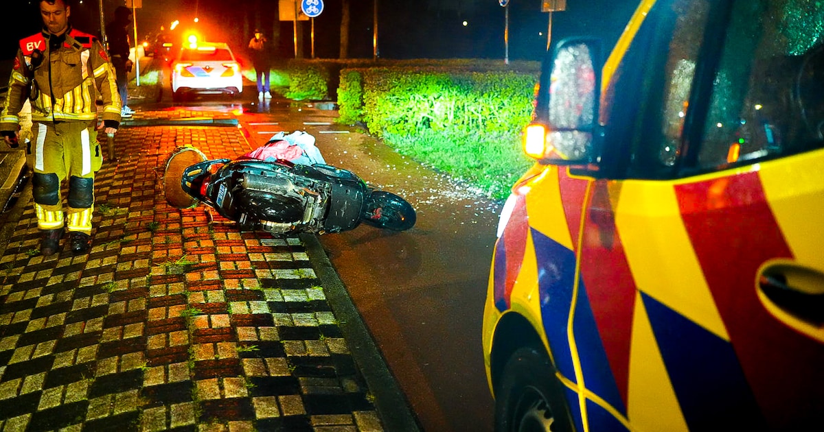 Scooterrijder valt op fietspad in Waalwijk, bestuurder naar ziekenhuis
