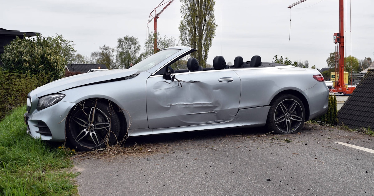 Bestuurder rijdt paal uit de grond in Gameren en wordt na positieve blaastest aangehouden