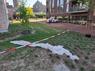 Buurt geschrok­ken na dodelijke brand in nieuw appartement Raamsdonks­veer: ‘Alsof een balkon naar b