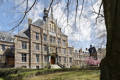 Van doveninstituut naar woonplek: tweehonderd woningen, horeca en zelfs een huiskamer in oud Kentalis-gebouw