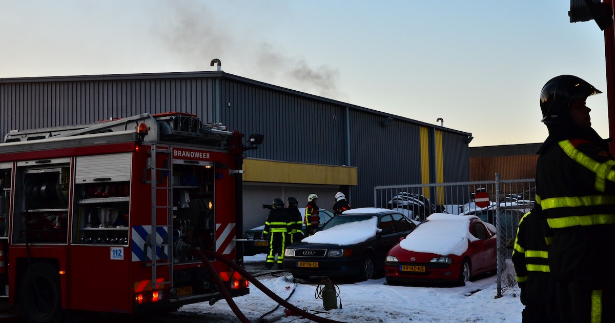 Brand bij autobedrijf in Udenhout