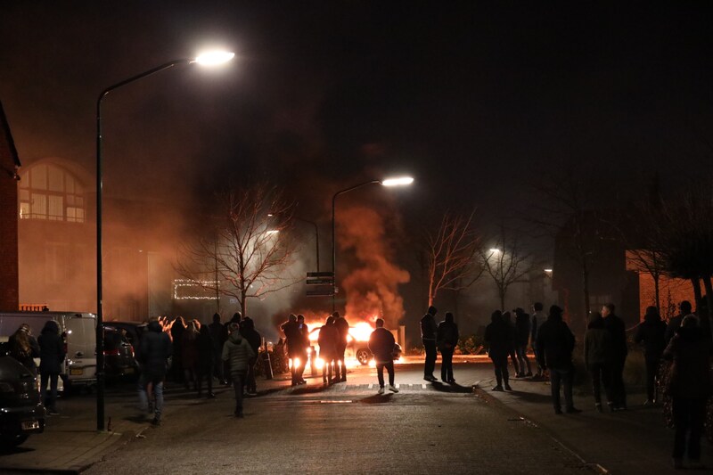 Auto in brand op de beruchte kruising in Veen.