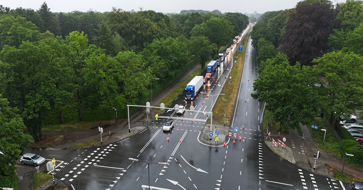 Grote verkeerschaos op de N65 bij Vught door verkeerd ingestelde verkeerslichten