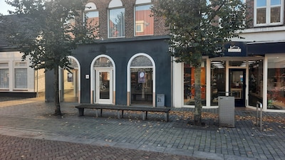 Woudstra Architecten heeft nieuwe stek gevonden en steekt schuin de straat over