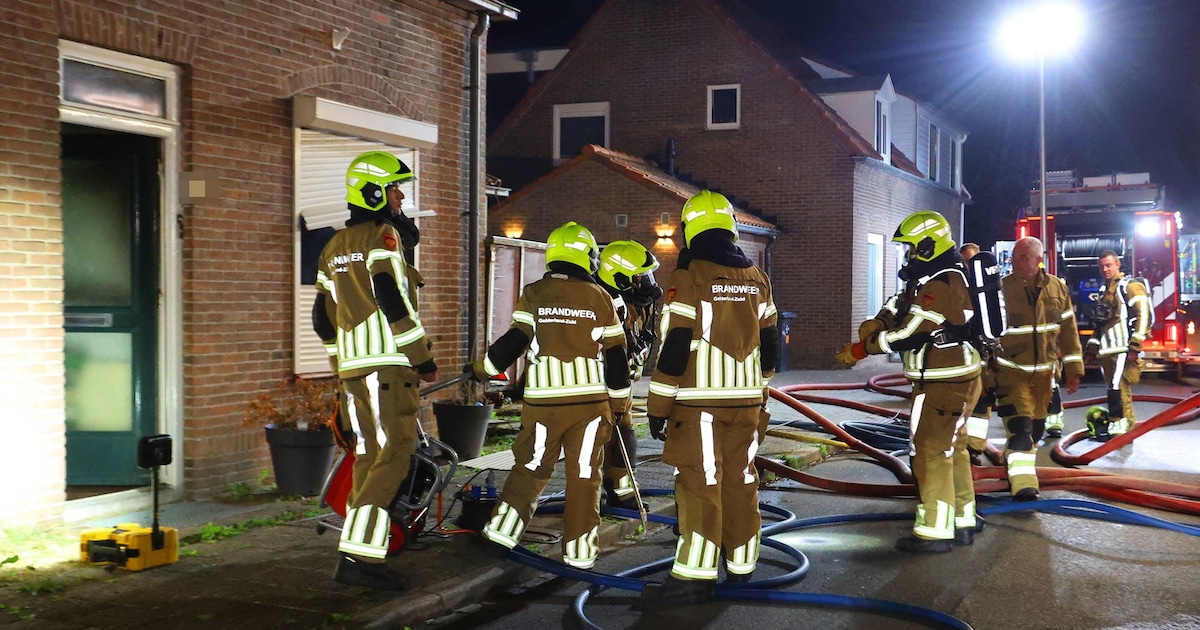 Enorme schade bij woningbrand in Ammerzoden, man gewond