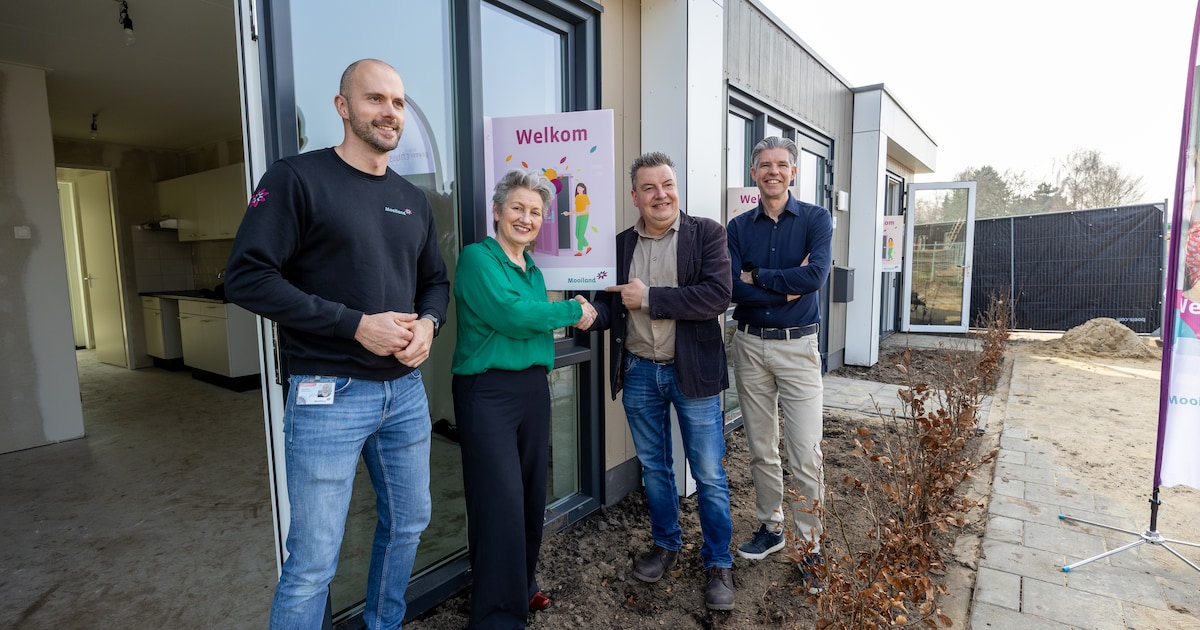 Eerste bewoners ontvangen sleutels van flexwoningen in Nistelrode