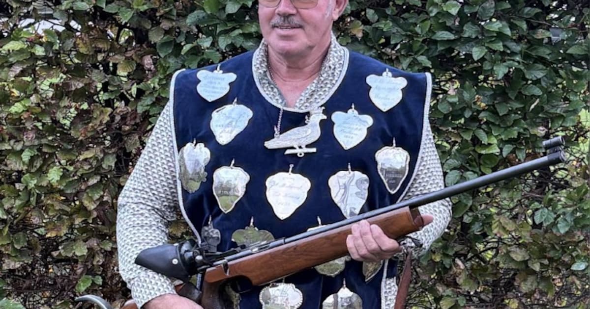 Ad van Ooijen opnieuw Koning van Sint Joris gilde in Heesbeen