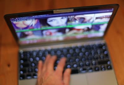Dertig maanden cel voor man die vrouwen vele geld belooft voor pikante shoot en webcamseks