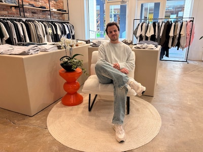 Handig! Bij deze winkel loop je naar buiten met een frisse coupe én een hippe outfit