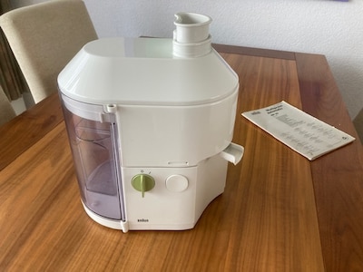 Sapcentrifuge op te halen in Helmond, Diny geeft veel meubels weg