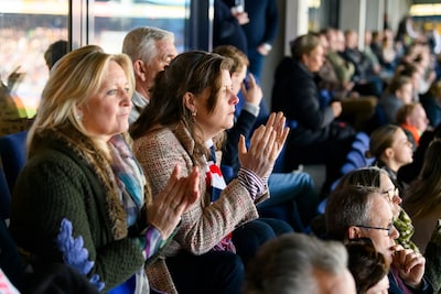 Burgemeester en voetbalfanaat Gräper leeft mee met promoverende Tricolores: ‘Willem II-fans zijn echt de twaalfde man’