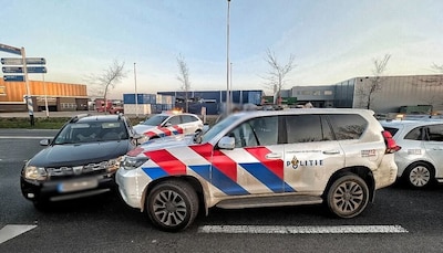 Wilde achtervolging van gestolen auto op A15 eindigt in arrestatie