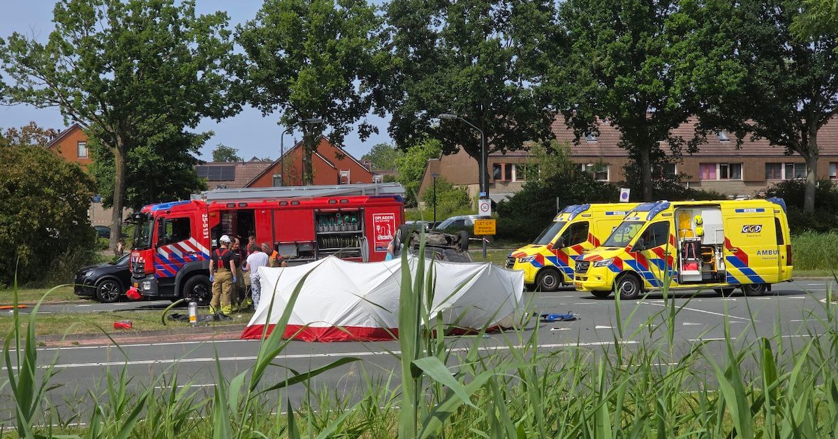 Motorrijder komt om het leven bij botsing met auto in Lelystad.
