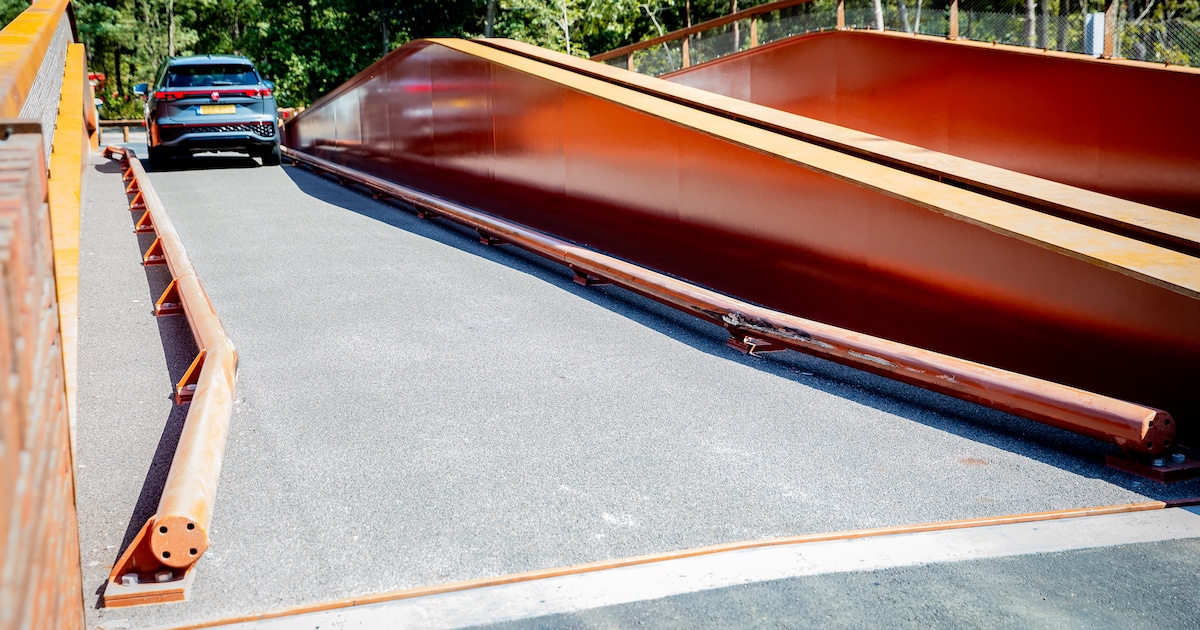 Smalle spoorbrug die autovelgen sloopt en waarop caravans zich vastrijden was op de eerste tekening 
