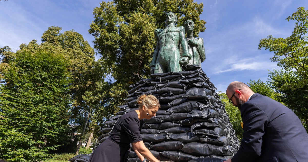 Zandzakken rond oorlogsmonument Den Bosch: ‘Dit is een steun in de rug ...