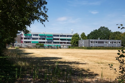 Buurtbewoners in Helmond zijn overlast van noodopvang voor Oekraïners spuugzat: ‘We zijn doodmoe en 