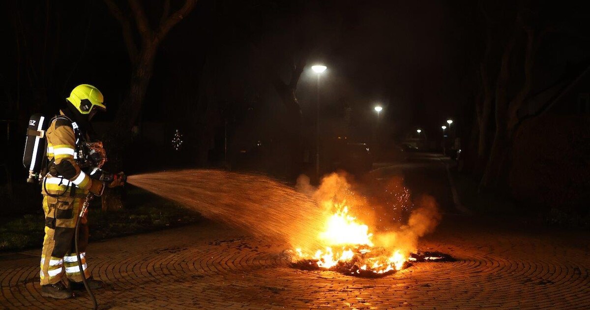 Drukke nacht voor de brandweer: meerdere autobanden in verschillende dorpen in brand gestoken