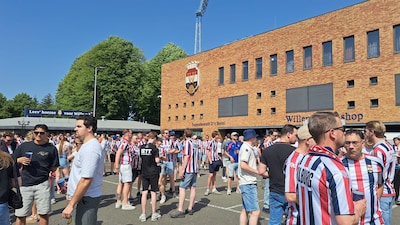 LIVE | Duizenden fans trotseren hitte in fanzone stadion Willem II, voor finaleduel met Volendam