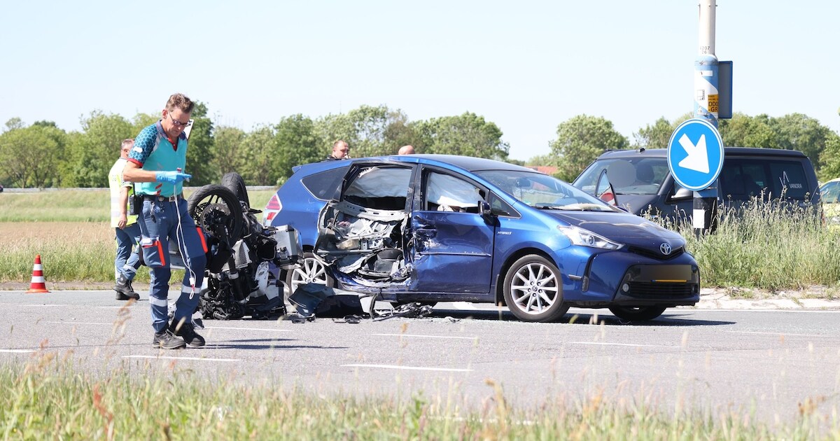 Motorrijder zwaargewond naar ziekenhuis na aanrijding op afrit A50 bij Ravenstein