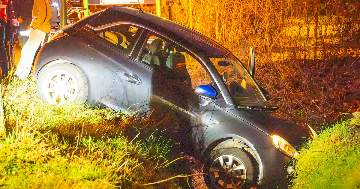 Automobilist belandt met voertuig in sloot in Heesch | 112 nieuws Bernheze