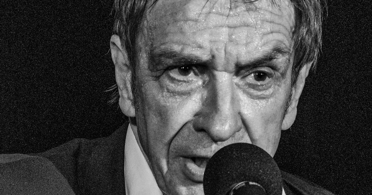 Alex Roeka (76) perst zijn bewogen bestaan in een lied van 50 minuten ...