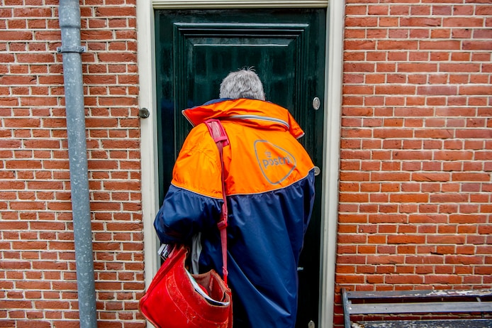 De postbode moest vol in de remmen om op tijd te stoppen voor mijn ...