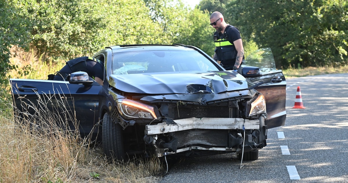 Zwaar beschadigde auto gevonden in Strijbeek, bestuurder spoorloos