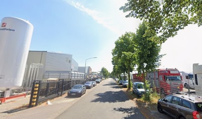 Brandweer onderzoekt mogelijk lek van gevaarlijke stof op bedrijventerrein Helmond