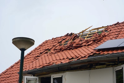 Woning vat vlam door gasexplosie in Nuland, huizen ernaast o
