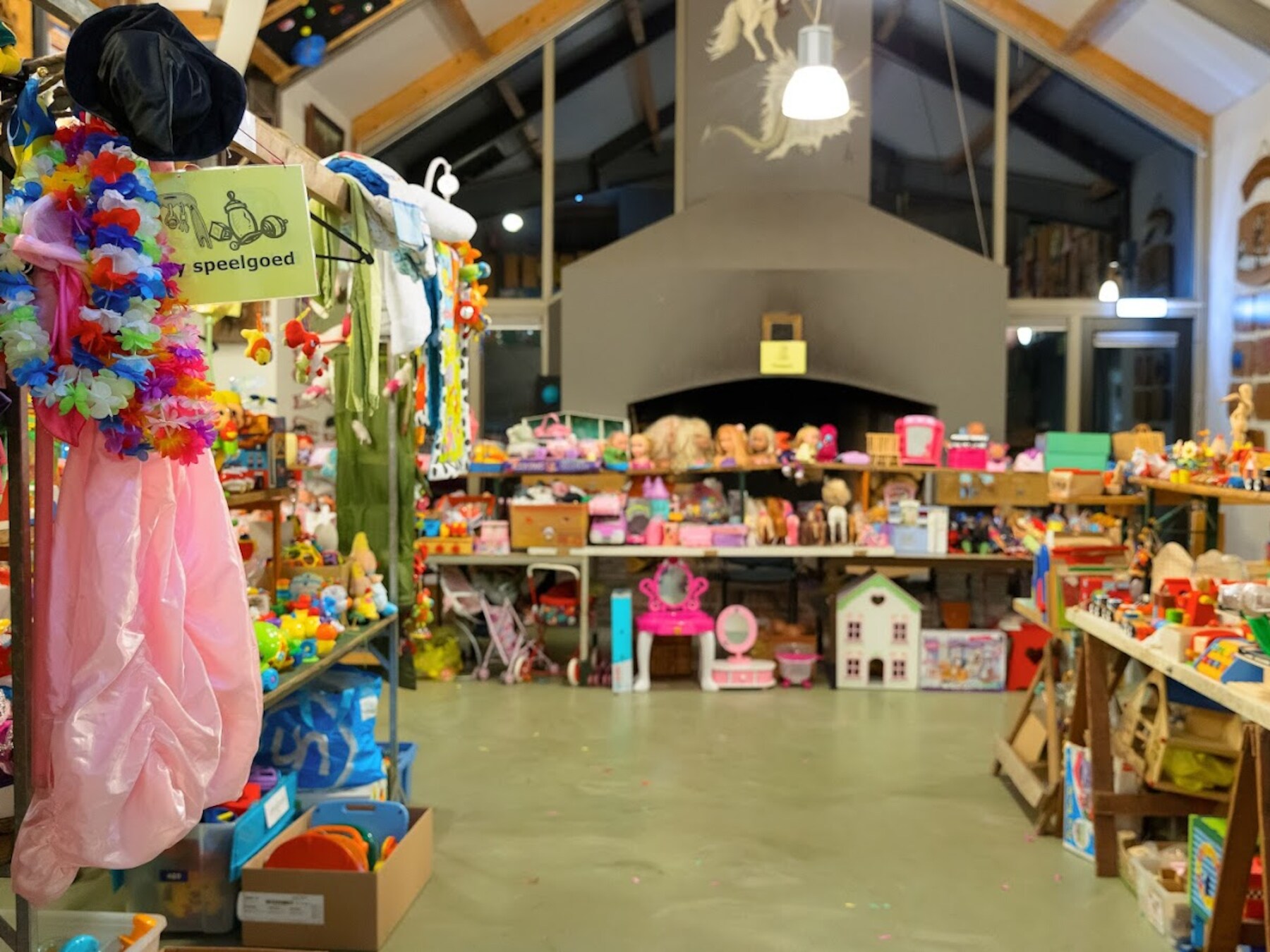 Speelgoedbeurs door jubilerende scouting in Waalre