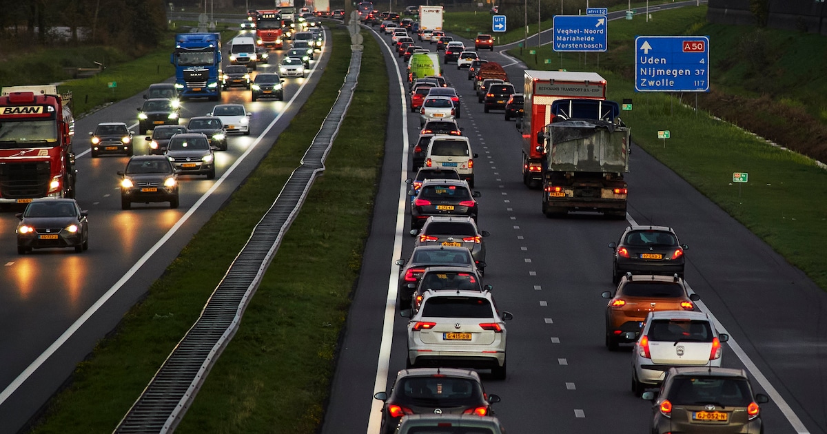 Ongeval met drie voertuigen op A50 richting Eindhoven, weg weer vrijgegeven