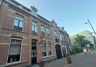 Gespot op Funda: deze stadsvilla uit 1906 heeft een verrassing voor een PSV-fan