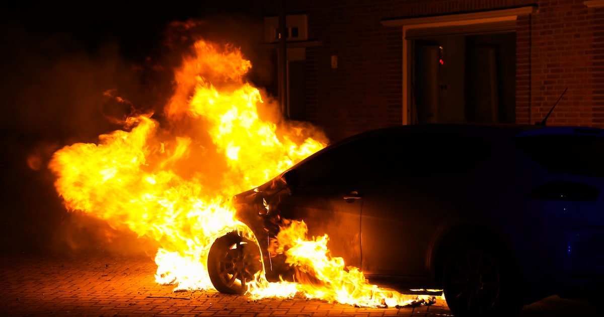 Derde voertuigbrand in Waalwijk binnen een week: politie onderzoekt verband