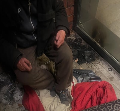 Man sticht brandjes in Eindhovens portiek en wordt aangehouden: blijkt mes op zak te hebben