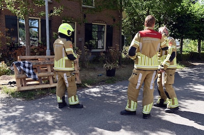 Bewoner raakt gasleiding met grondboor in Nieuwaal, brandweer controleert de woning