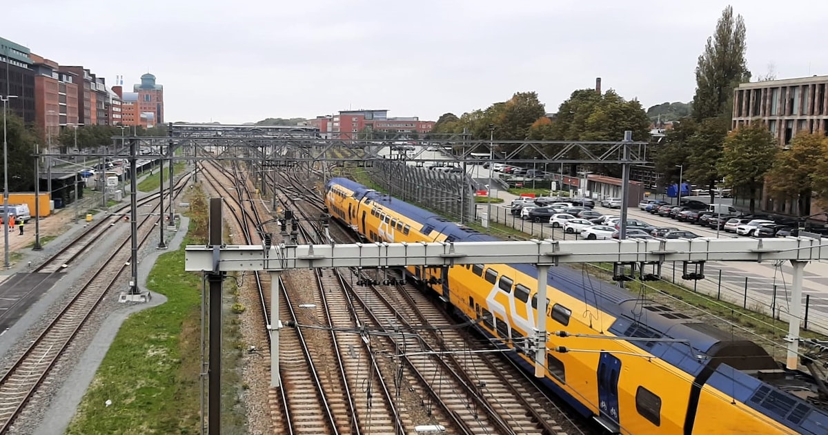 Urenlang geen treinen tussen Oss en Den Bosch door aanrijding.
