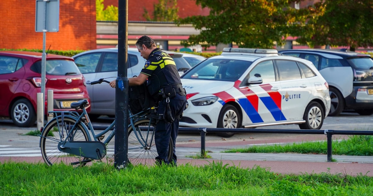 Fietsster aangereden door auto in Berghem, omwonenden klagen vaker over ongelukken op kruispunt