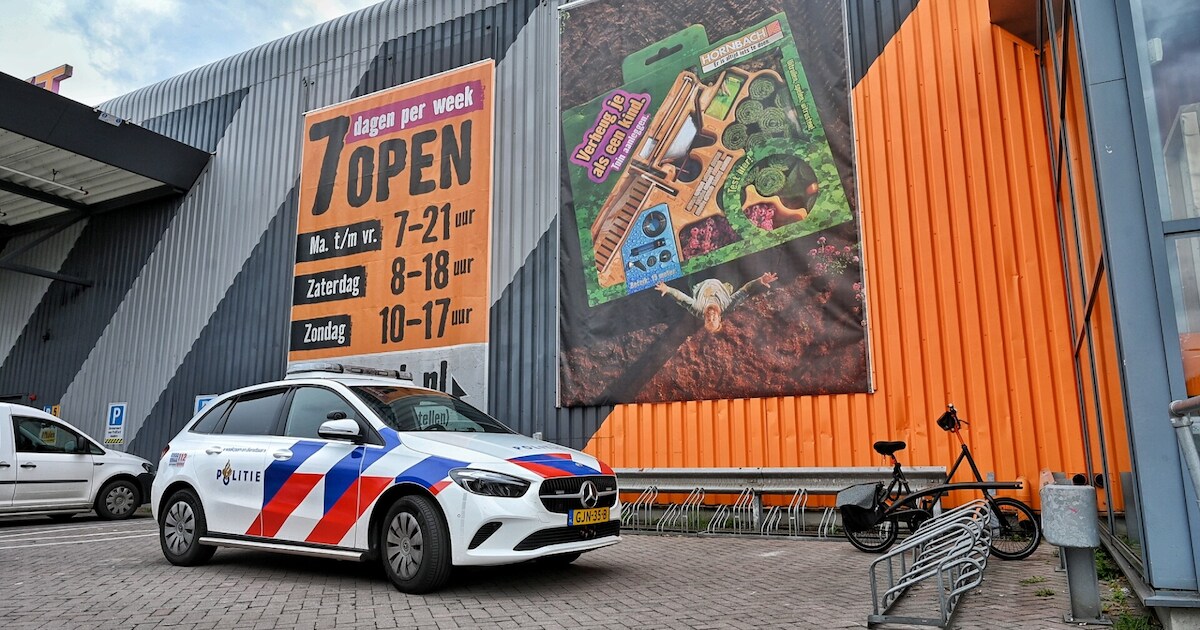 Sam mishandelde ex en trok mes toen hij bij Hornbach 2 euro afrekende ...