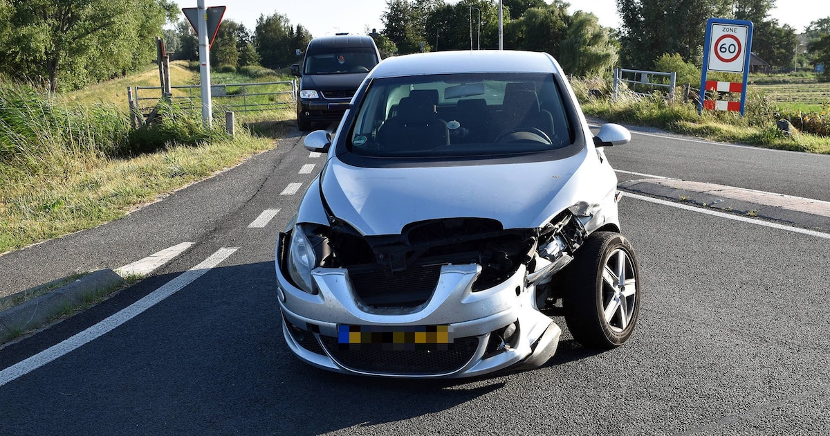 Twee auto’s botsen op Van Heemstraweg in Zuilichem