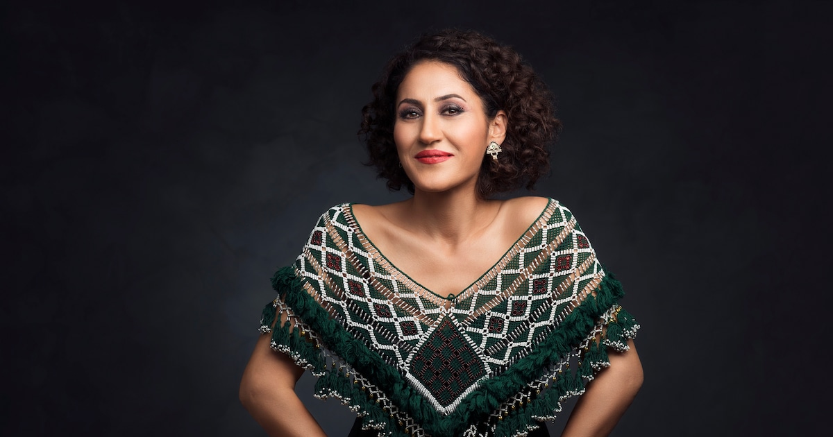 Zangeres Aynur Doğan combineert traditionele Koerdische volksmuziek met ...