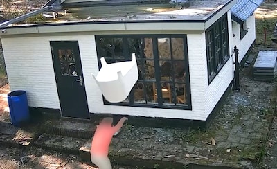 Een uur lang sloopten ze het vakantiehuisje van Christel: ouders herkennen kinderen op beeld