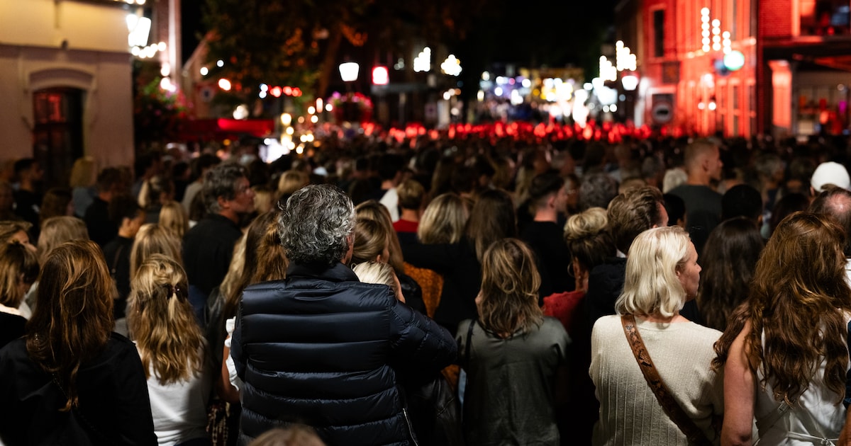 Familie van Lisa (17) aanwezig bij indrukwekkend eerbetoon in Abcoude ...