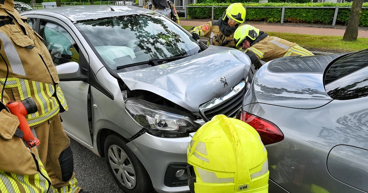 Twee auto’s botsen in Oisterwijk, één gewonde