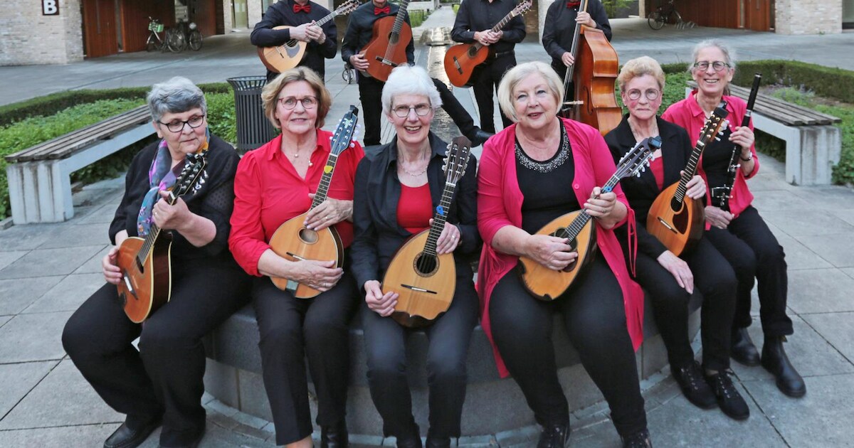 Mandoline orkest Kwint treedt op in Linden