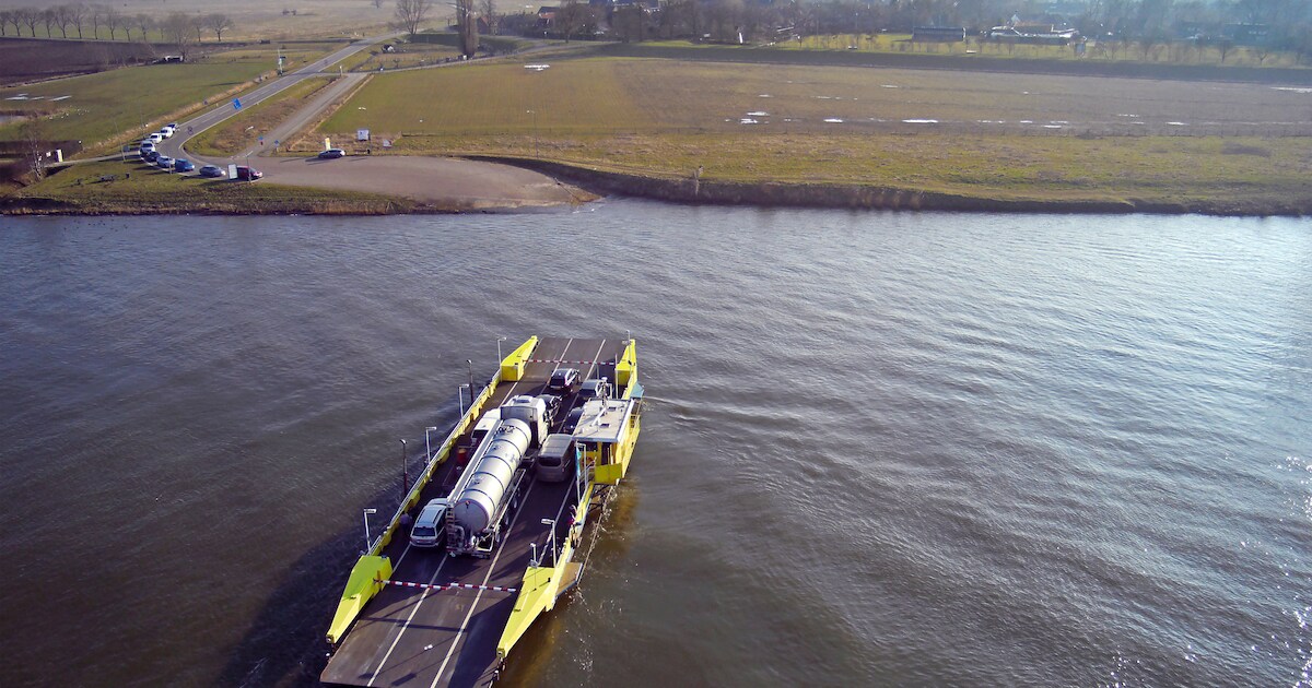 Personeel Maasveren in actie: vandaag gratis overvaren, vrijdag geen overtochten