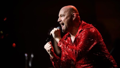 Marcel (53) durfde nooit het podium op, tot één nummer van Neil Diamond zijn leven veranderde