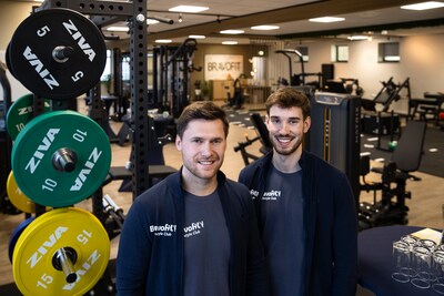 Iedereen riep het al jaren, en nu is het dan zover: Tijn en Jesse openen hun eigen sportschool