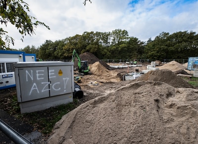 Bouw azc Nuenen vordert, ondanks vernielingen en ongeveer 1.000 bezwaren