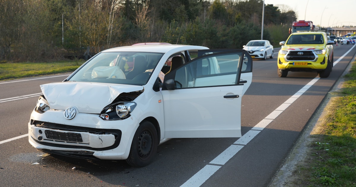 Auto’s botsen op Midden-Brabantweg in Loon op Zand, file tot aan de Efteling