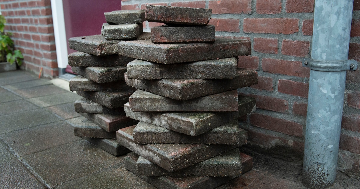 Tegeltaxi haalt stoeptegels op in gemeente Heusden